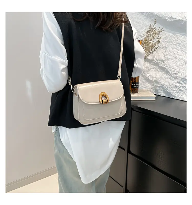 Vintage Oil Leather Saddle Bag Women's 2025 — feature 12