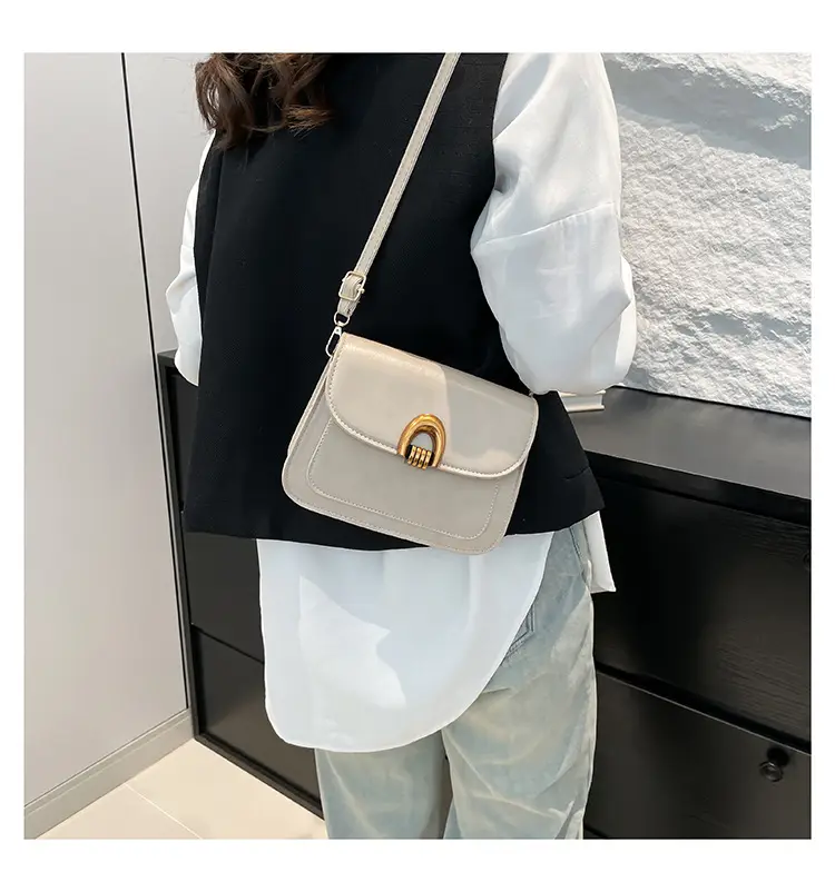 Vintage Oil Leather Saddle Bag Women's 2025 — feature 13