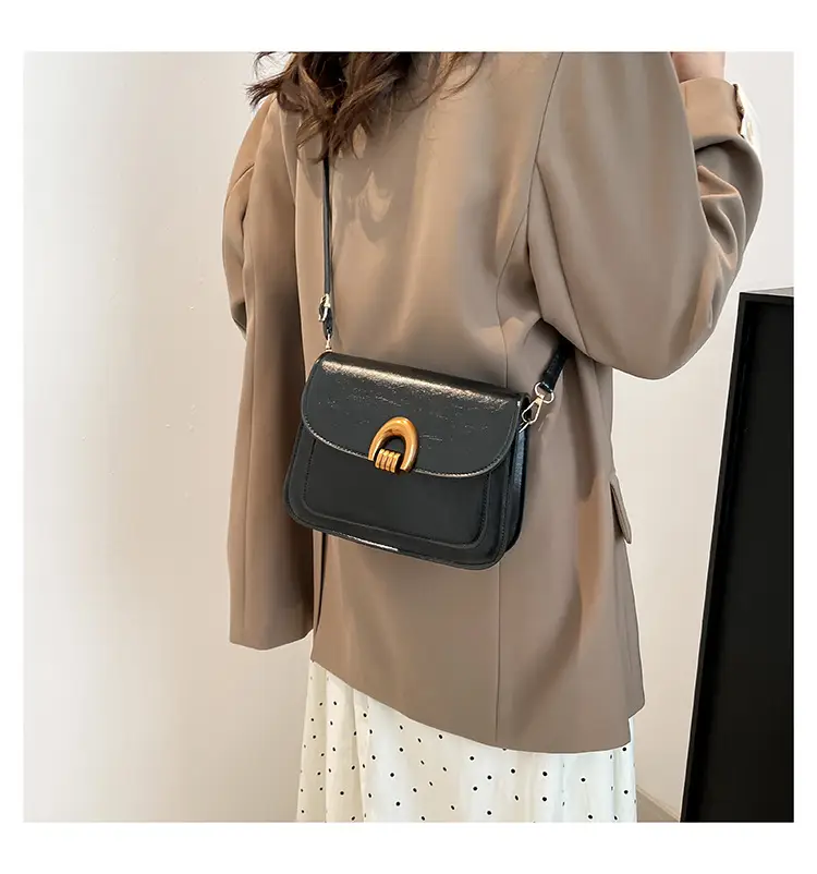 Vintage Oil Leather Saddle Bag Women's 2025 — feature 14
