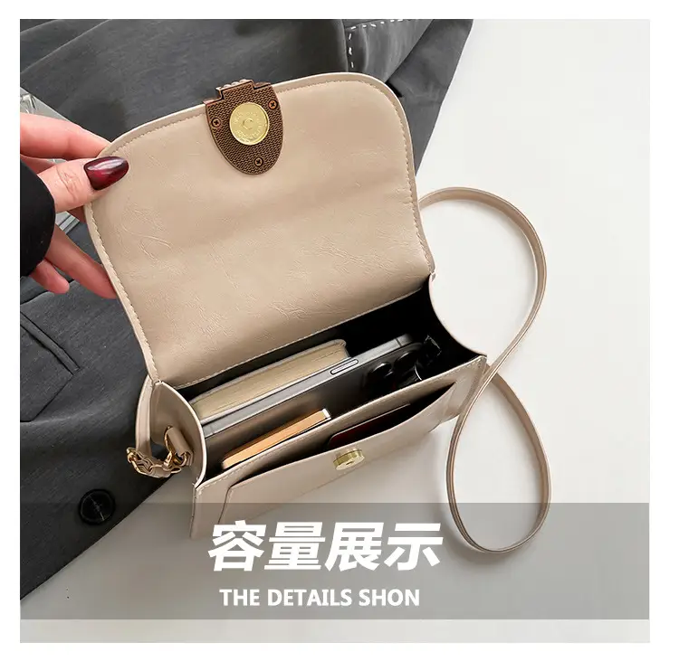 Vintage Oil Leather Saddle Bag Women's 2025 — feature 7