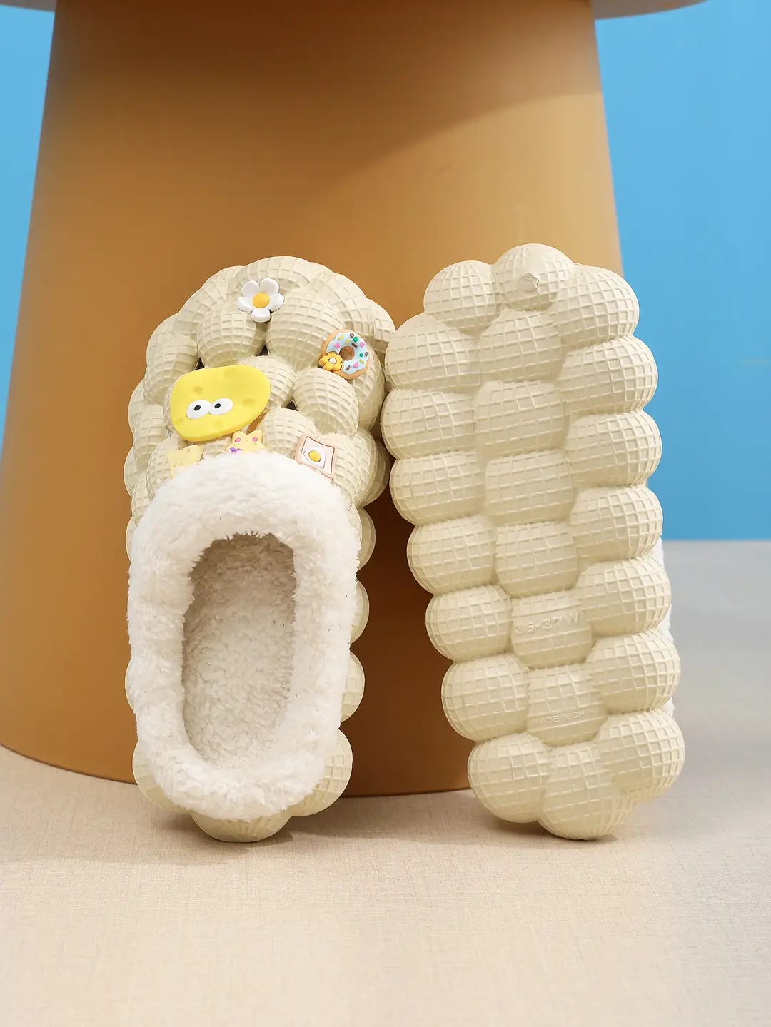 2026 Wholesale Cotton Slippers for Home and Outdoor Use, Lychee Pattern Bathroom Slippers for Couples, Non-Slip Eva Cartoon Fashion Winter Cotton Slippers Trendy — feature 11