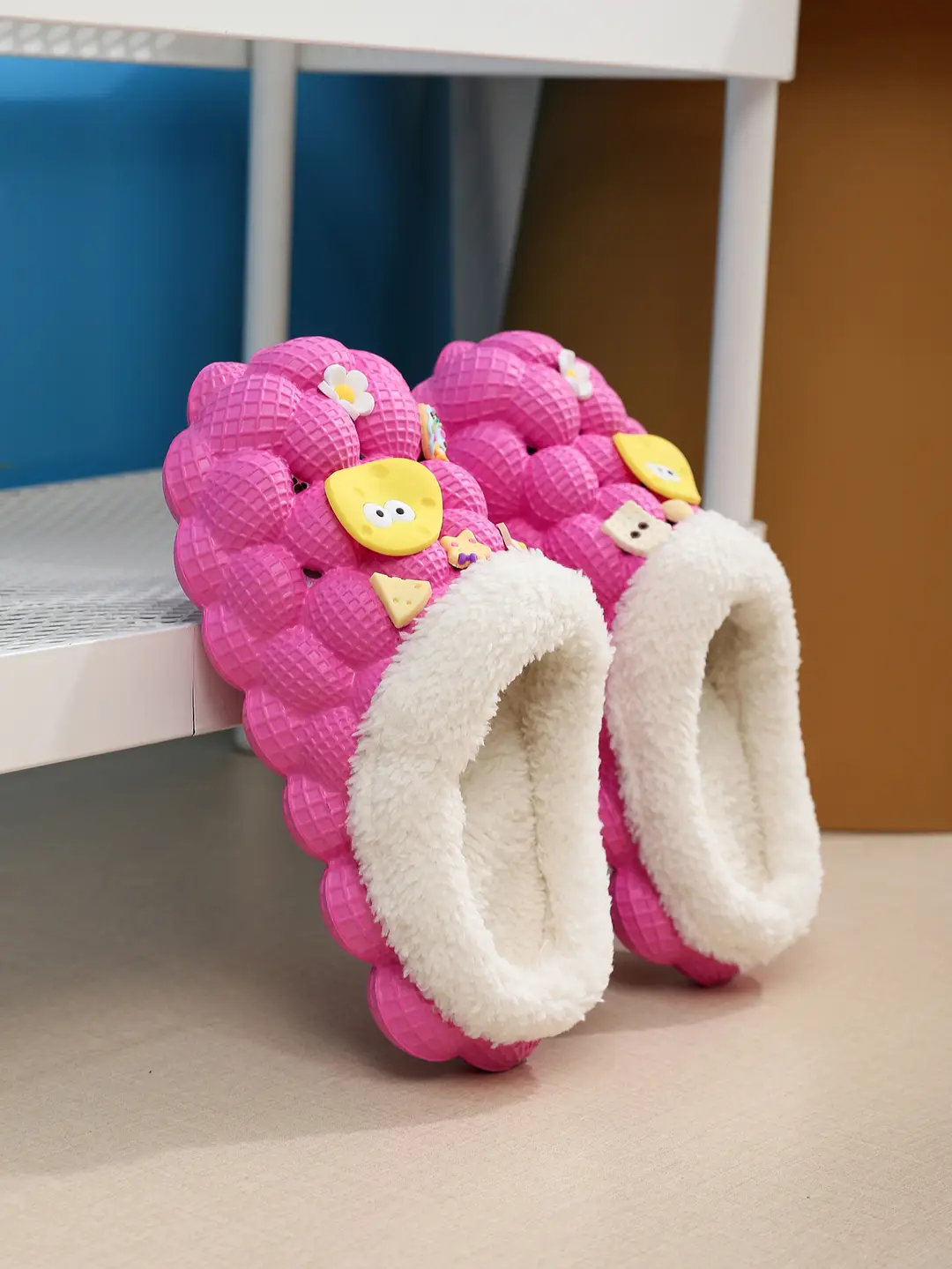 2026 Wholesale Cotton Slippers for Home and Outdoor Use, Lychee Pattern Bathroom Slippers for Couples, Non-Slip Eva Cartoon Fashion Winter Cotton Slippers Trendy — feature 13