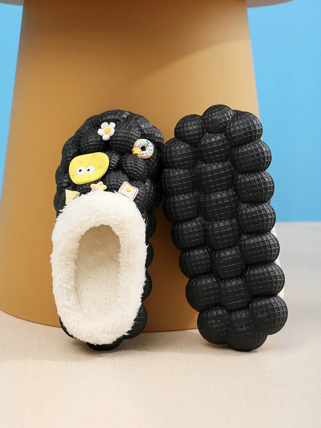 2026 Wholesale Cotton Slippers for Home and Outdoor Use, Lychee Pattern Bathroom Slippers for Couples, Non-Slip Eva Cartoon Fashion Winter Cotton Slippers Trendy — feature 3