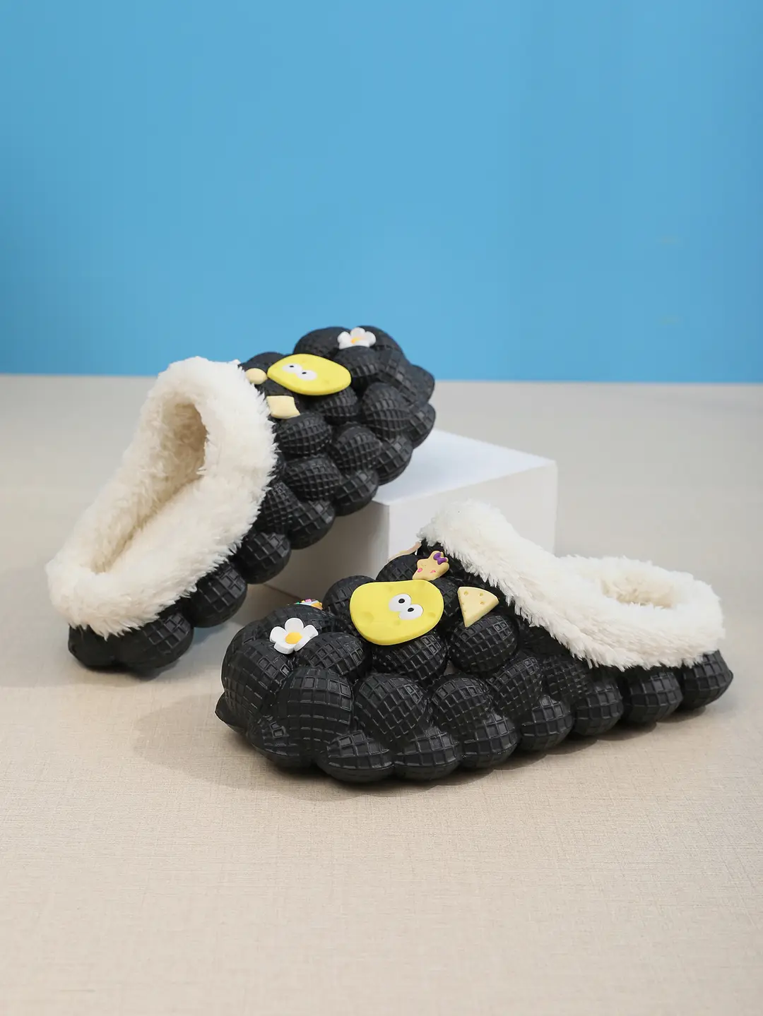 2026 Wholesale Cotton Slippers for Home and Outdoor Use, Lychee Pattern Bathroom Slippers for Couples, Non-Slip Eva Cartoon Fashion Winter Cotton Slippers Trendy — feature 4