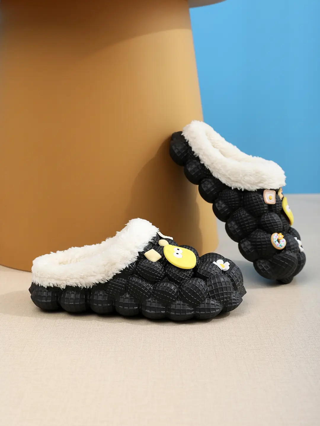 2026 Wholesale Cotton Slippers for Home and Outdoor Use, Lychee Pattern Bathroom Slippers for Couples, Non-Slip Eva Cartoon Fashion Winter Cotton Slippers Trendy — feature 5