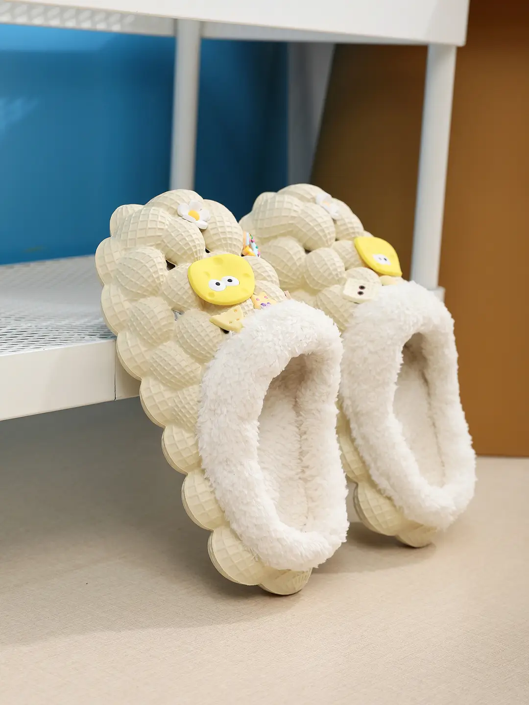 2026 Wholesale Cotton Slippers for Home and Outdoor Use, Lychee Pattern Bathroom Slippers for Couples, Non-Slip Eva Cartoon Fashion Winter Cotton Slippers Trendy — feature 8