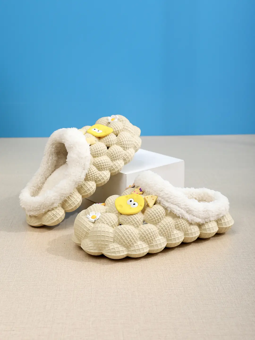 2026 Wholesale Cotton Slippers for Home and Outdoor Use, Lychee Pattern Bathroom Slippers for Couples, Non-Slip Eva Cartoon Fashion Winter Cotton Slippers Trendy — feature 9