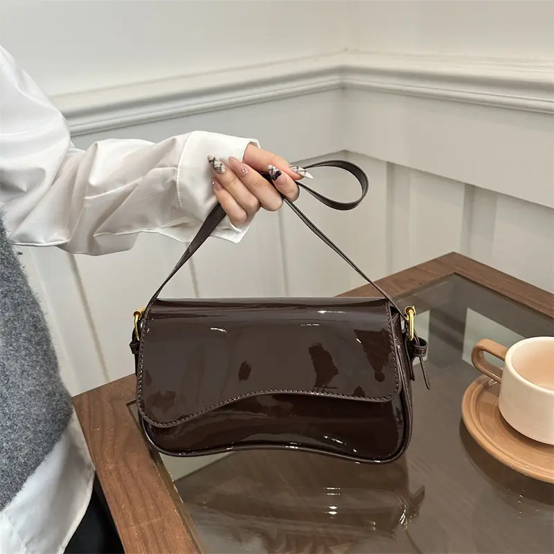 White Retro Shoulder Crossbody Bag for Women - Image 6