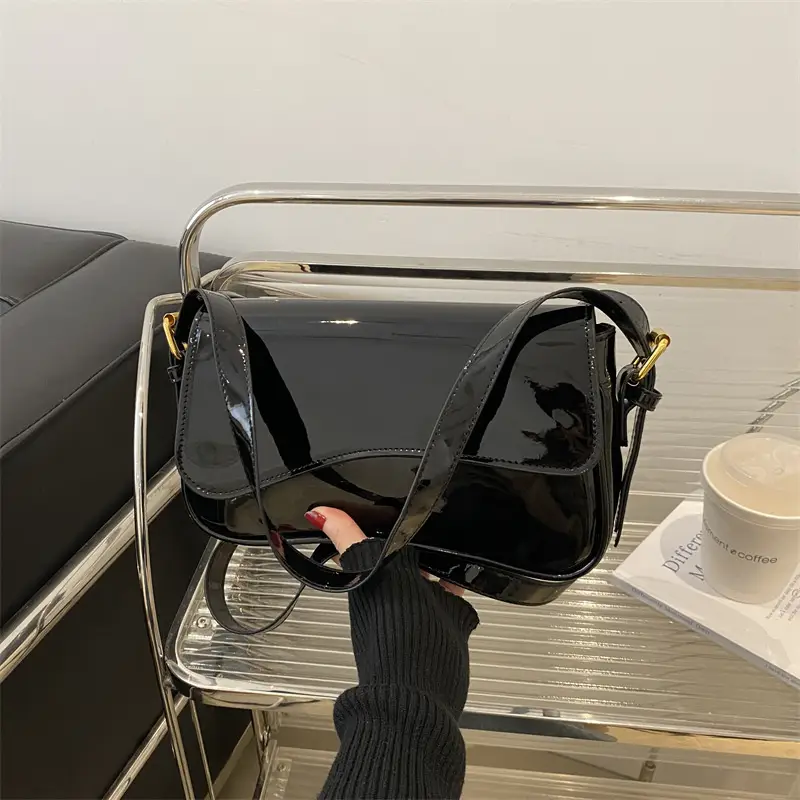 White Retro Shoulder Crossbody Bag for Women - Image 7