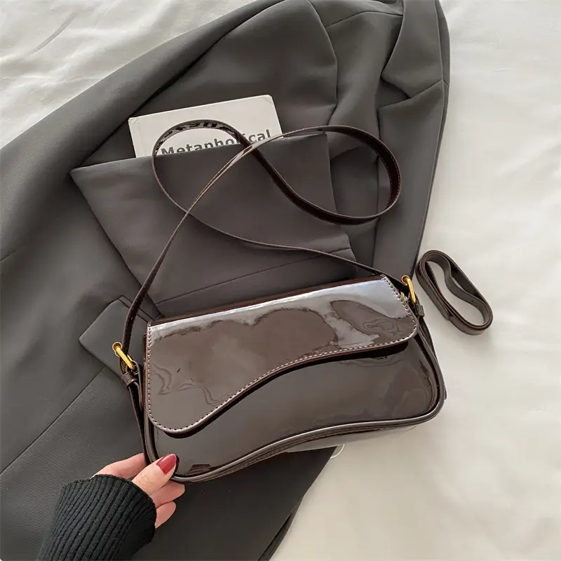 White Retro Shoulder Crossbody Bag for Women - Image 4