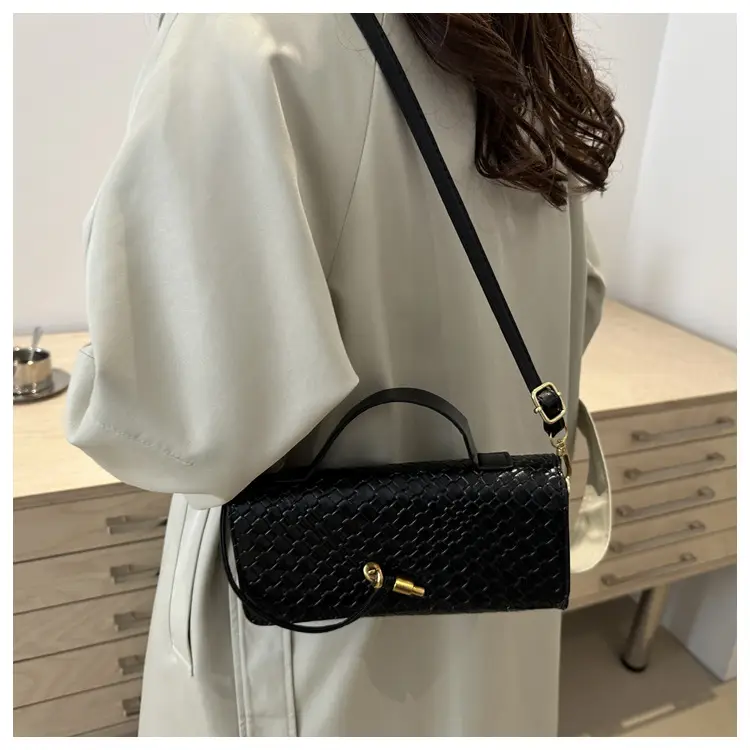 White Woven Korean Style Shoulder Bag with Gold Clasp — feature 10