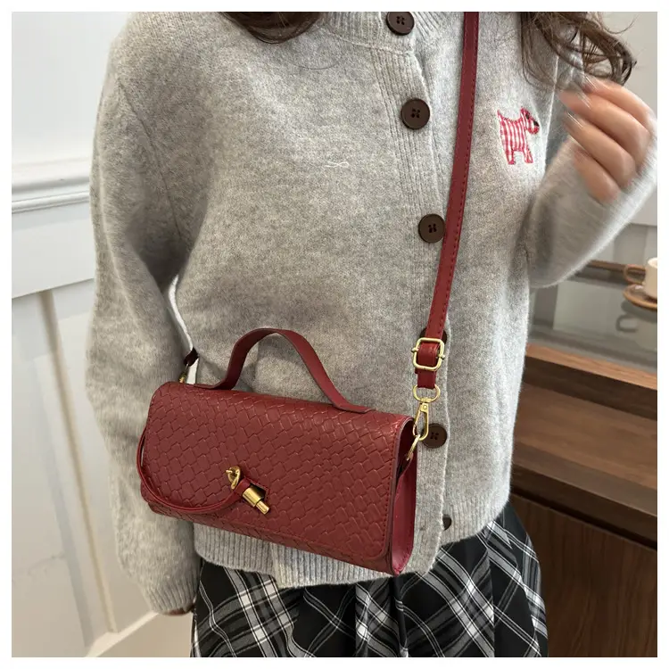 White Woven Korean Style Shoulder Bag with Gold Clasp — feature 14