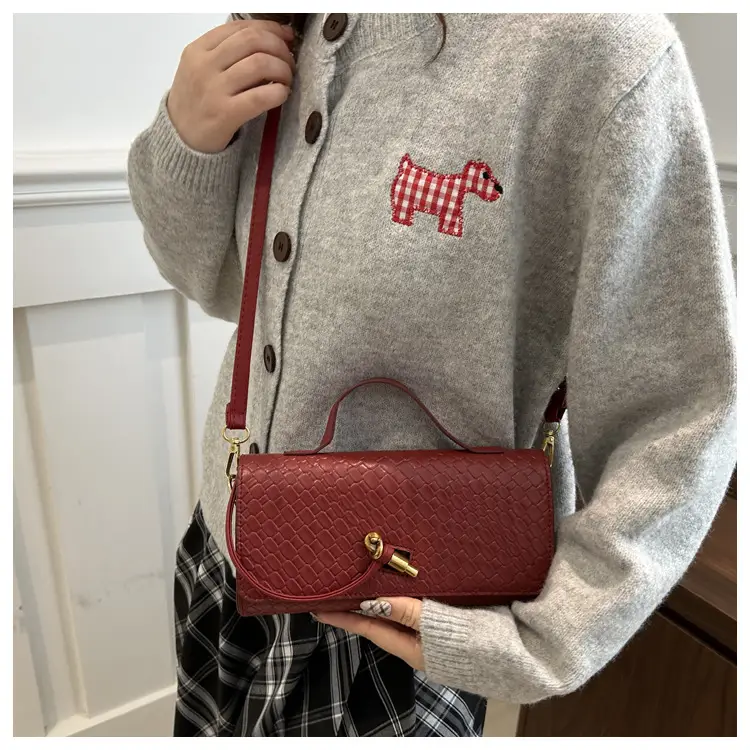 White Woven Korean Style Shoulder Bag with Gold Clasp — feature 15