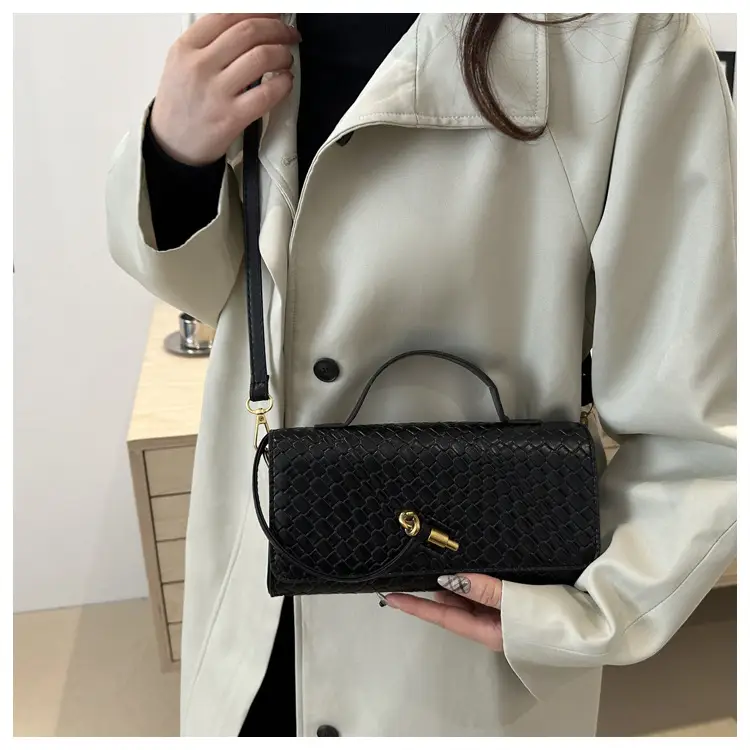 White Woven Korean Style Shoulder Bag with Gold Clasp — feature 9