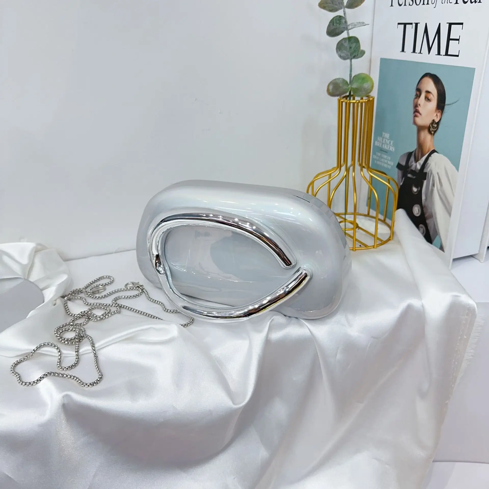 Vintage Metal Crossbody Bags for Women — feature 26