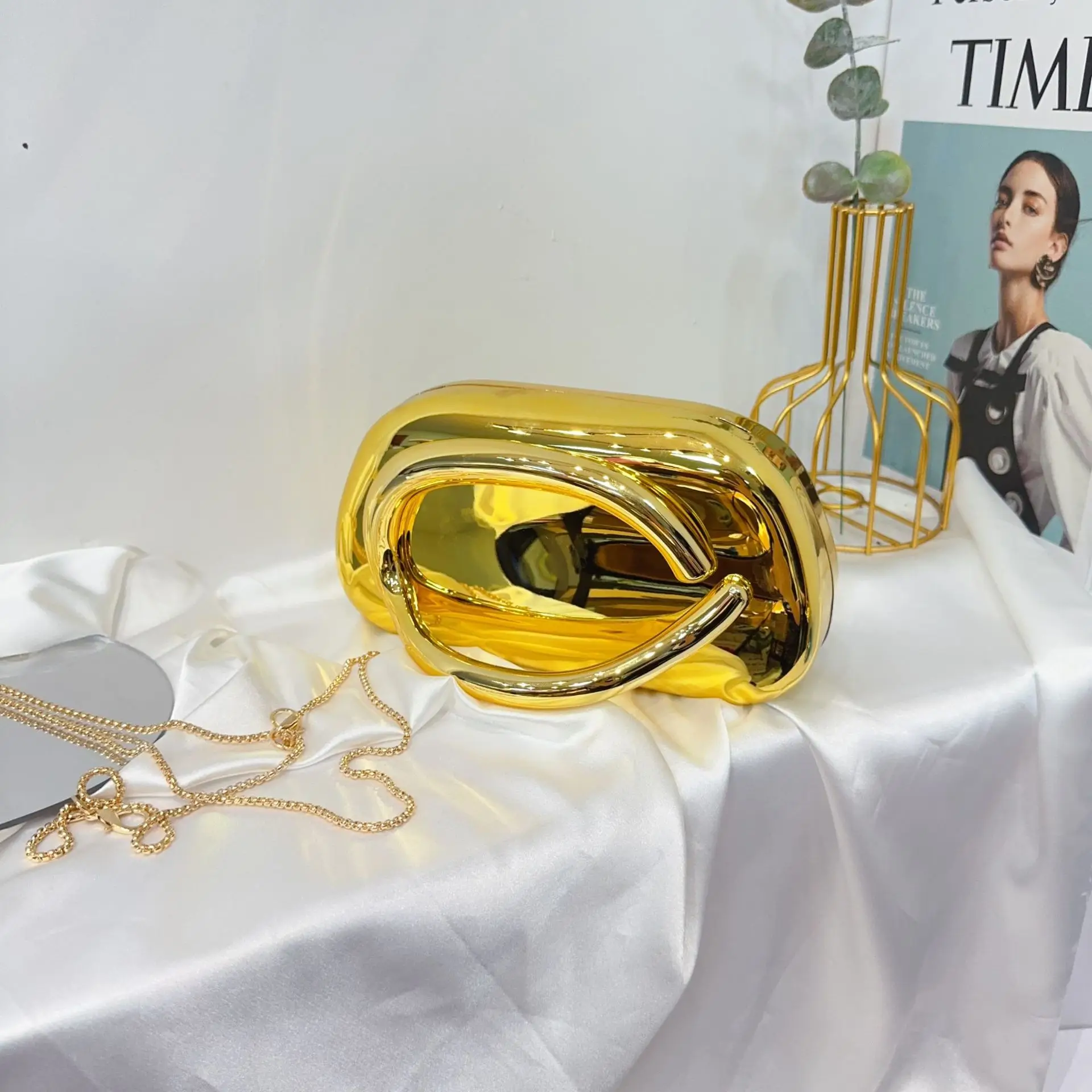 Vintage Metal Crossbody Bags for Women — feature 29