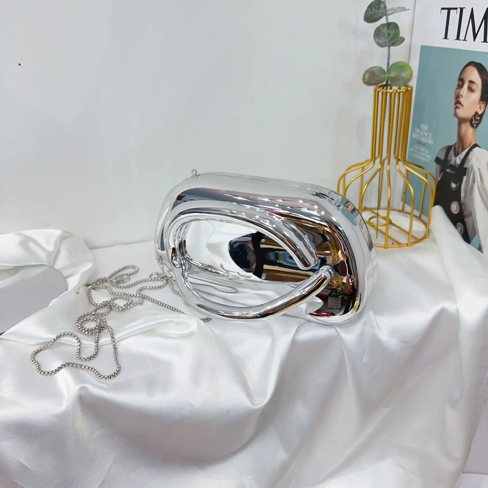 Vintage Metal Crossbody Bags for Women — feature 31