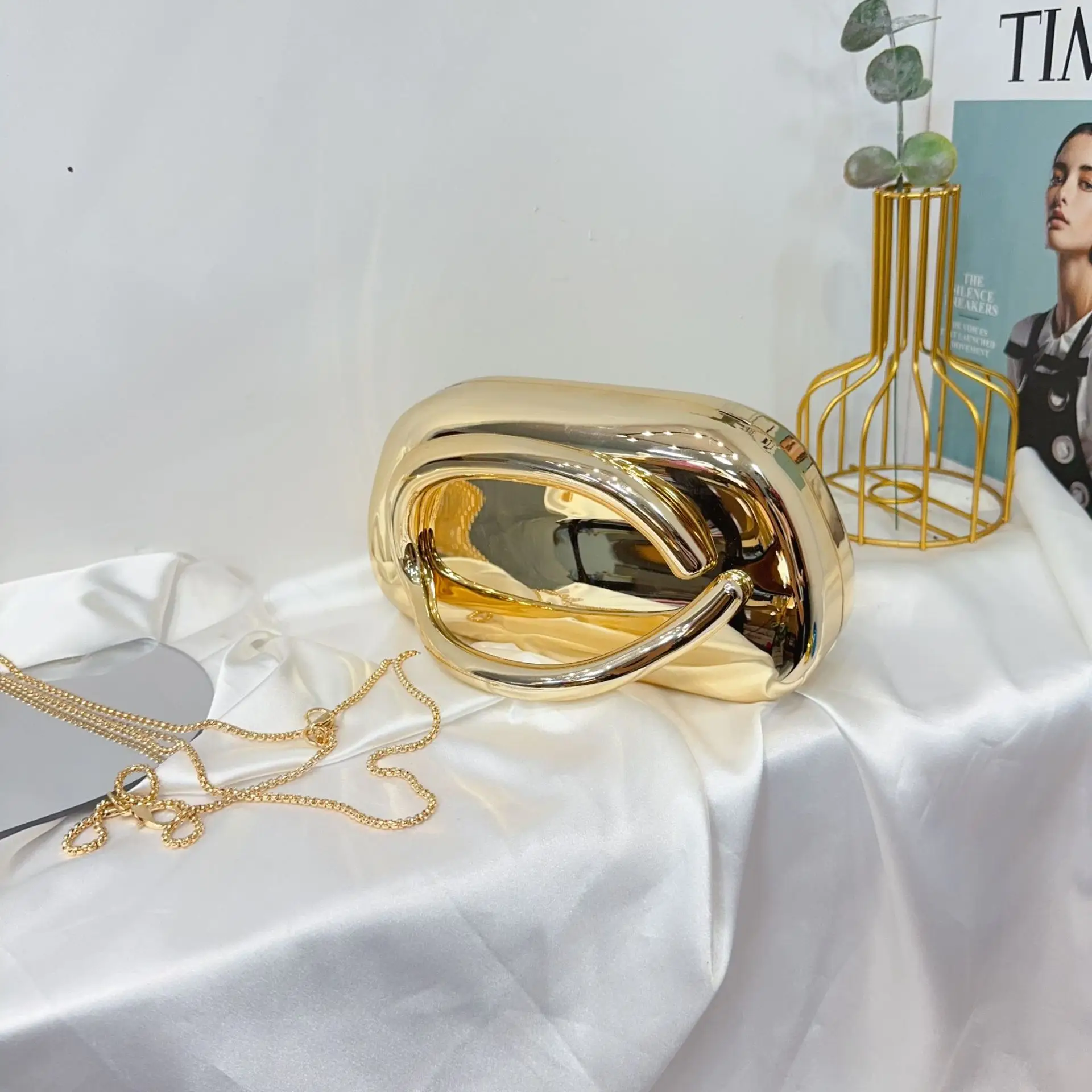 Vintage Metal Crossbody Bags for Women — feature 32