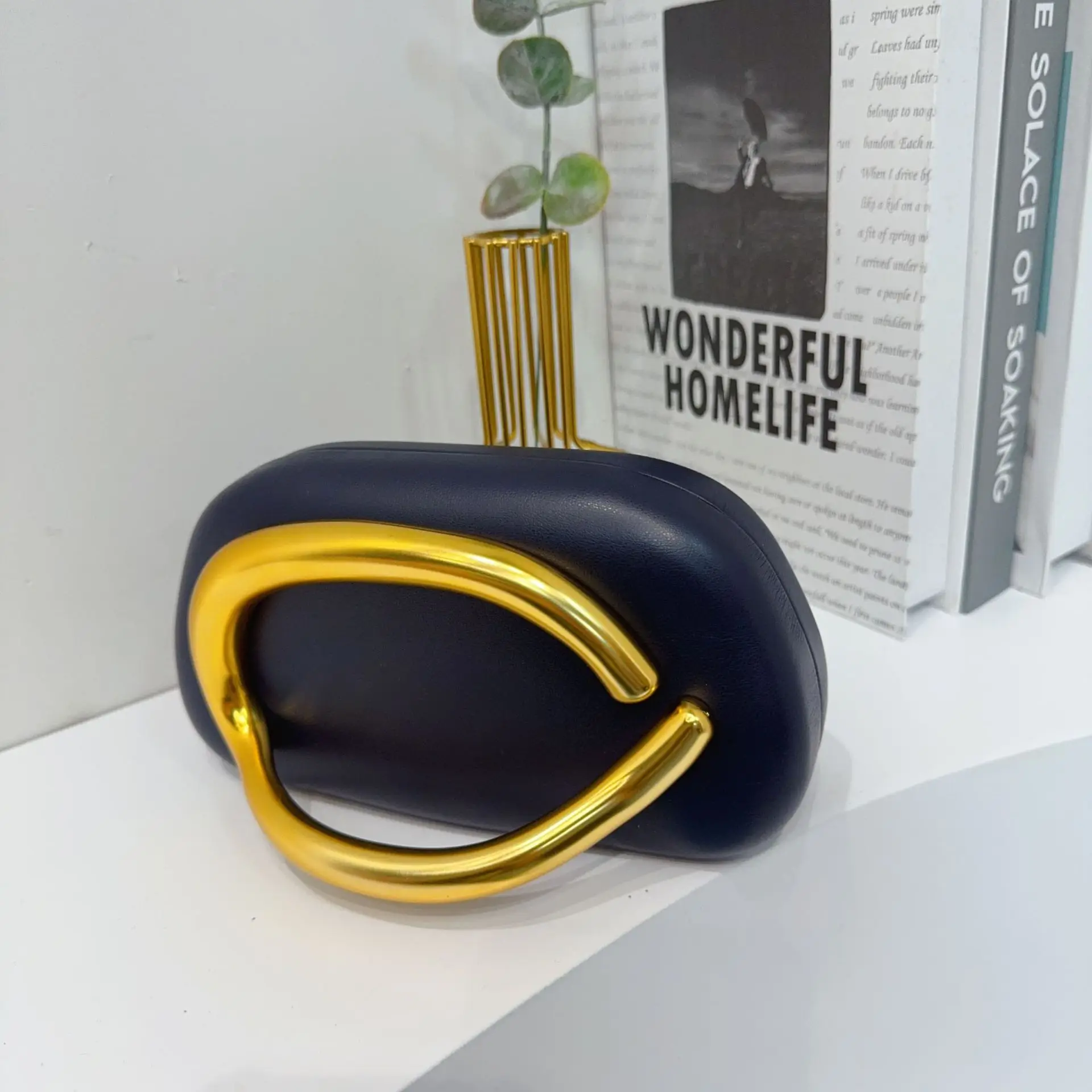 Vintage Metal Crossbody Bags for Women — feature 46