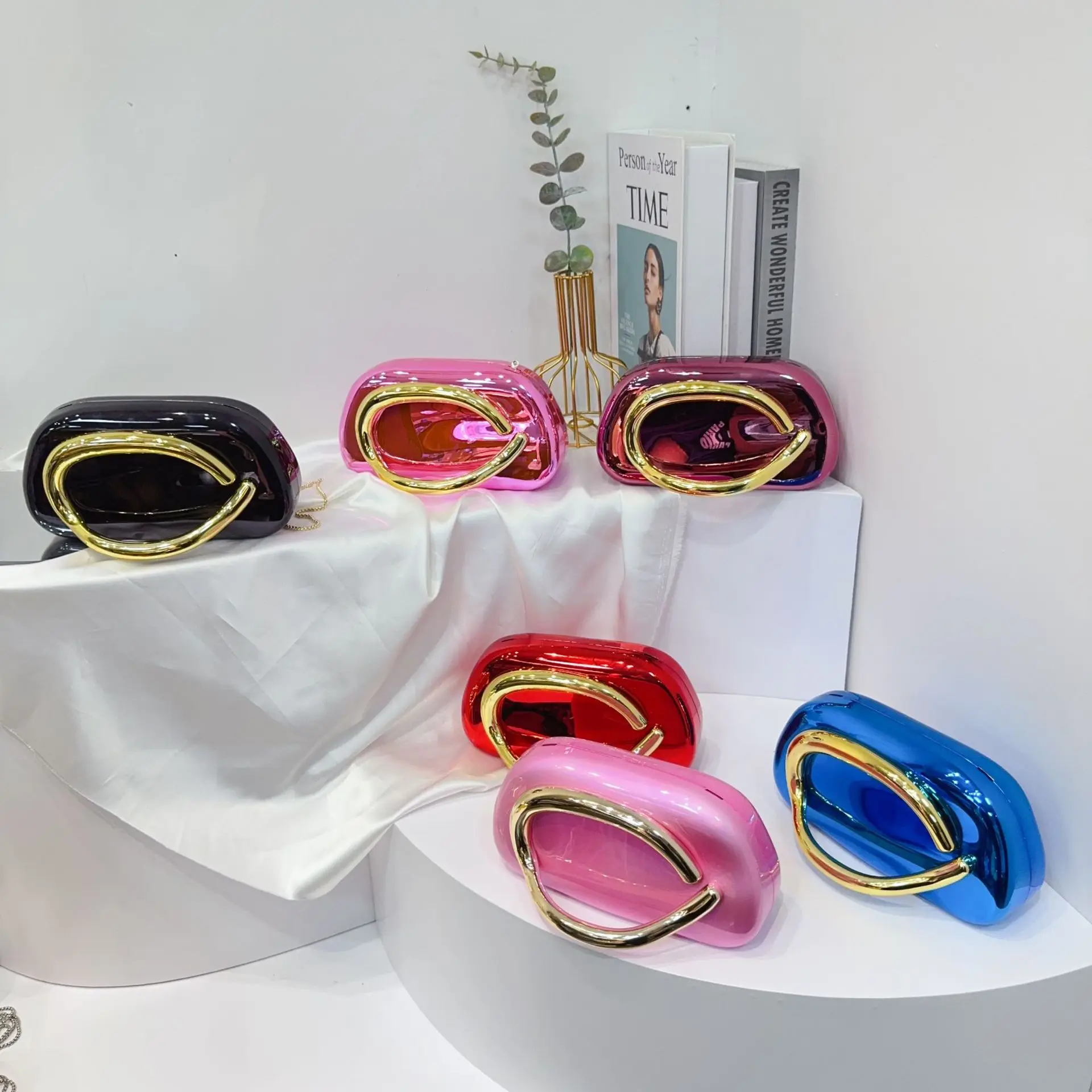 Vintage Metal Crossbody Bags for Women — feature 6