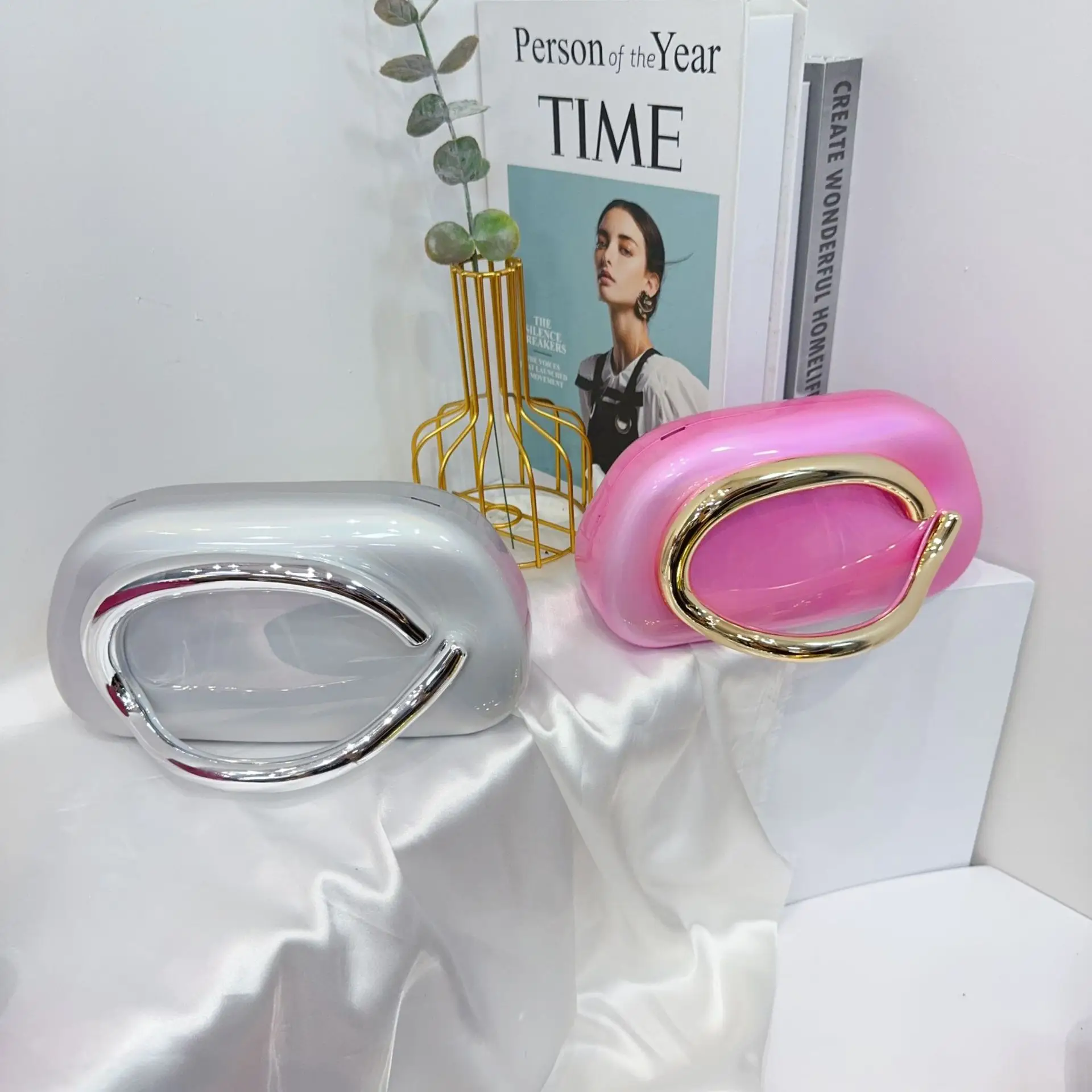 Vintage Metal Crossbody Bags for Women — feature 7