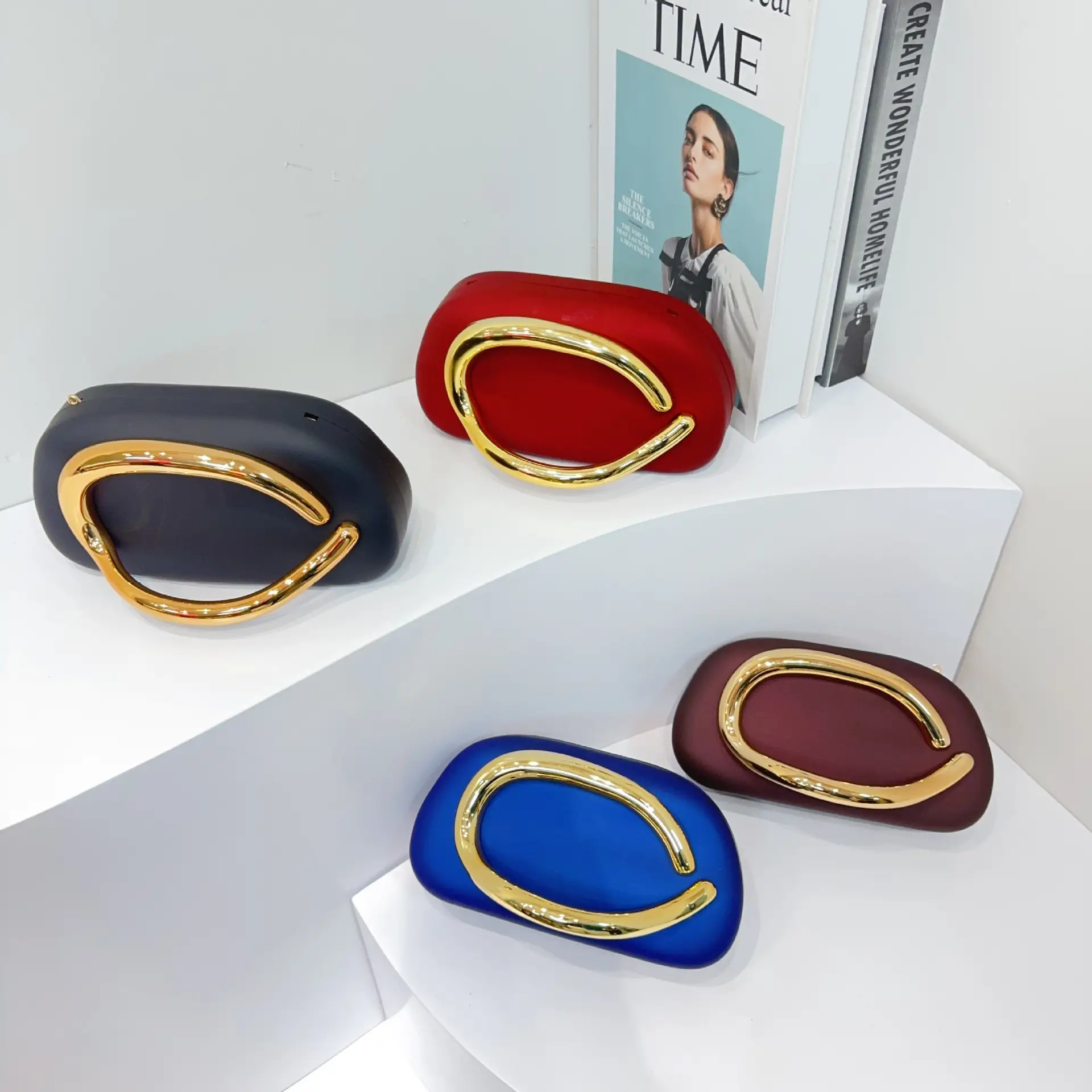 Vintage Metal Crossbody Bags for Women — feature 9