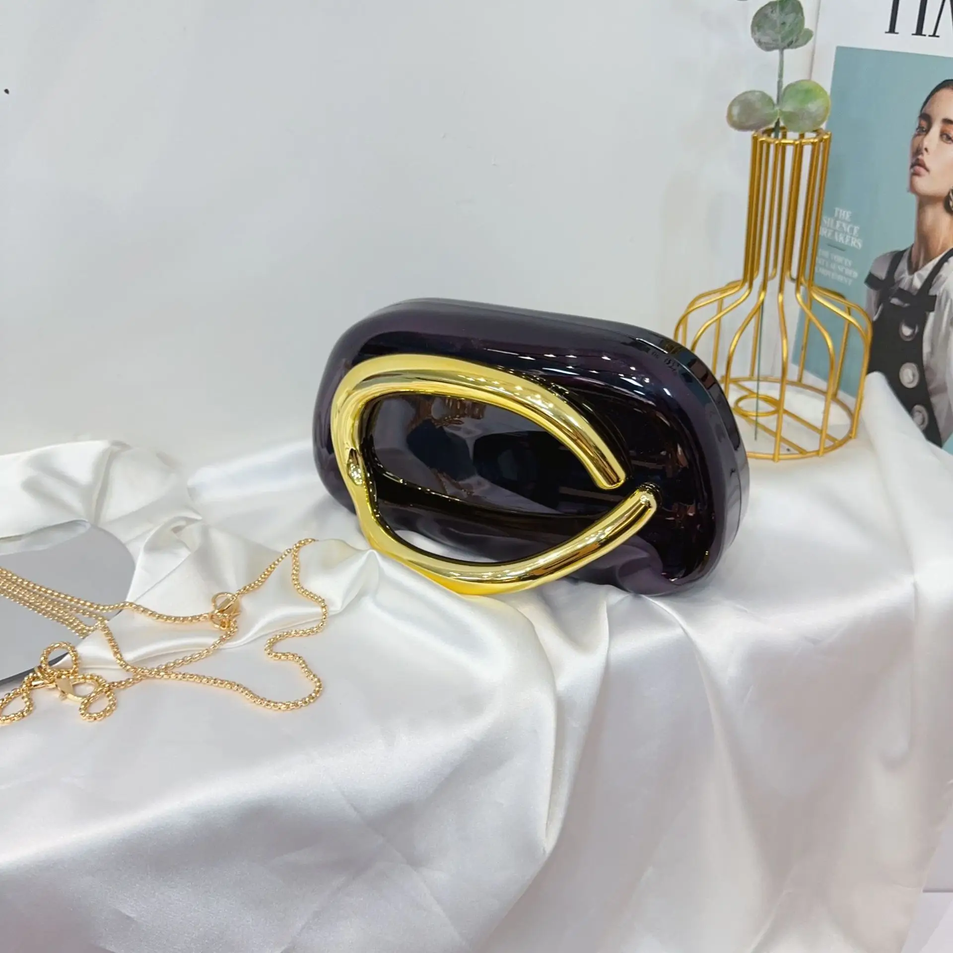 Vintage Metal Crossbody Bags for Women - Image 12