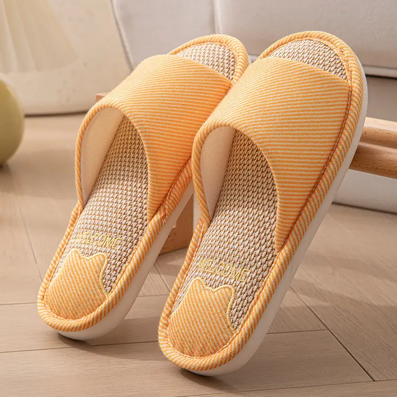 Linen slippers men's spring and autumn wholesale bear cotton linen mute soft bottom indoor breathable fabric slippers women's four seasons