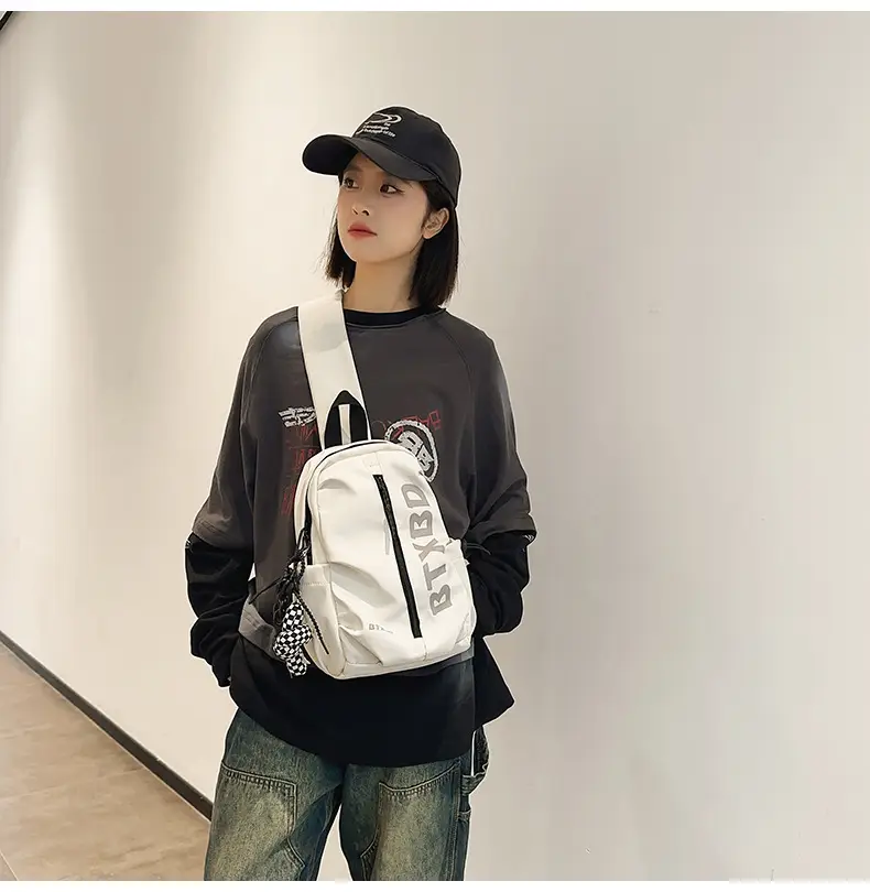 Lightweight Crossbody Bag for Men Women 2025 — feature 11