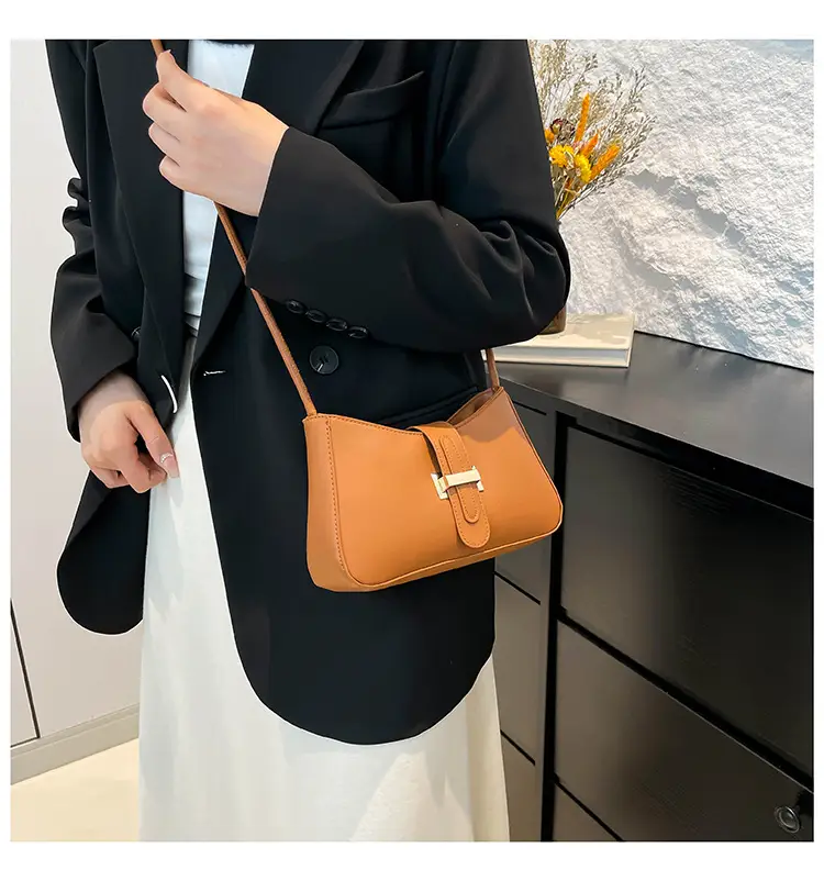 Red Luxurious Shoulder Crossbody Bag with Gold Clasp — feature 14