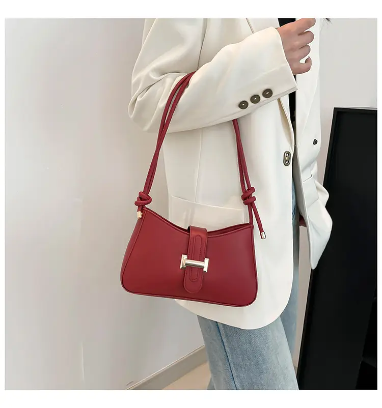 Red Luxurious Shoulder Crossbody Bag with Gold Clasp — feature 15