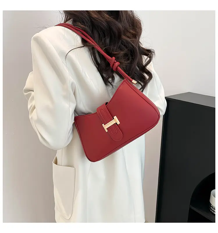 Red Luxurious Shoulder Crossbody Bag with Gold Clasp — feature 16
