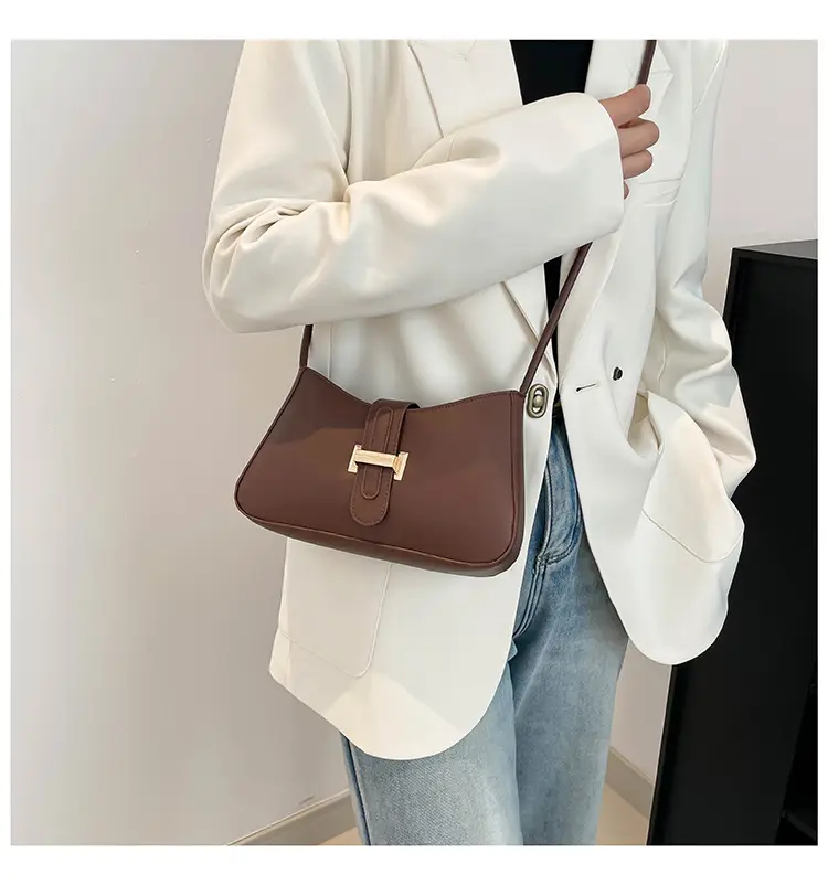 Red Luxurious Shoulder Crossbody Bag with Gold Clasp — feature 20
