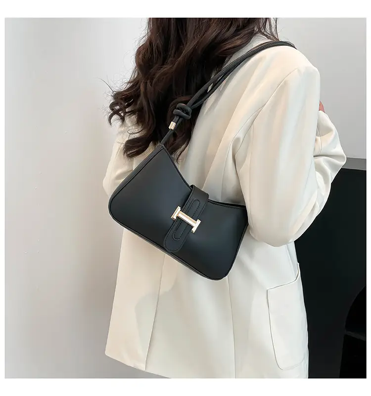 Red Luxurious Shoulder Crossbody Bag with Gold Clasp — feature 21