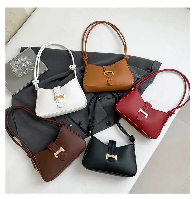 Red Luxurious Shoulder Crossbody Bag with Gold Clasp — feature 7