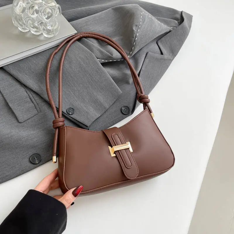 Red Luxurious Shoulder Crossbody Bag with Gold Clasp - Image 3