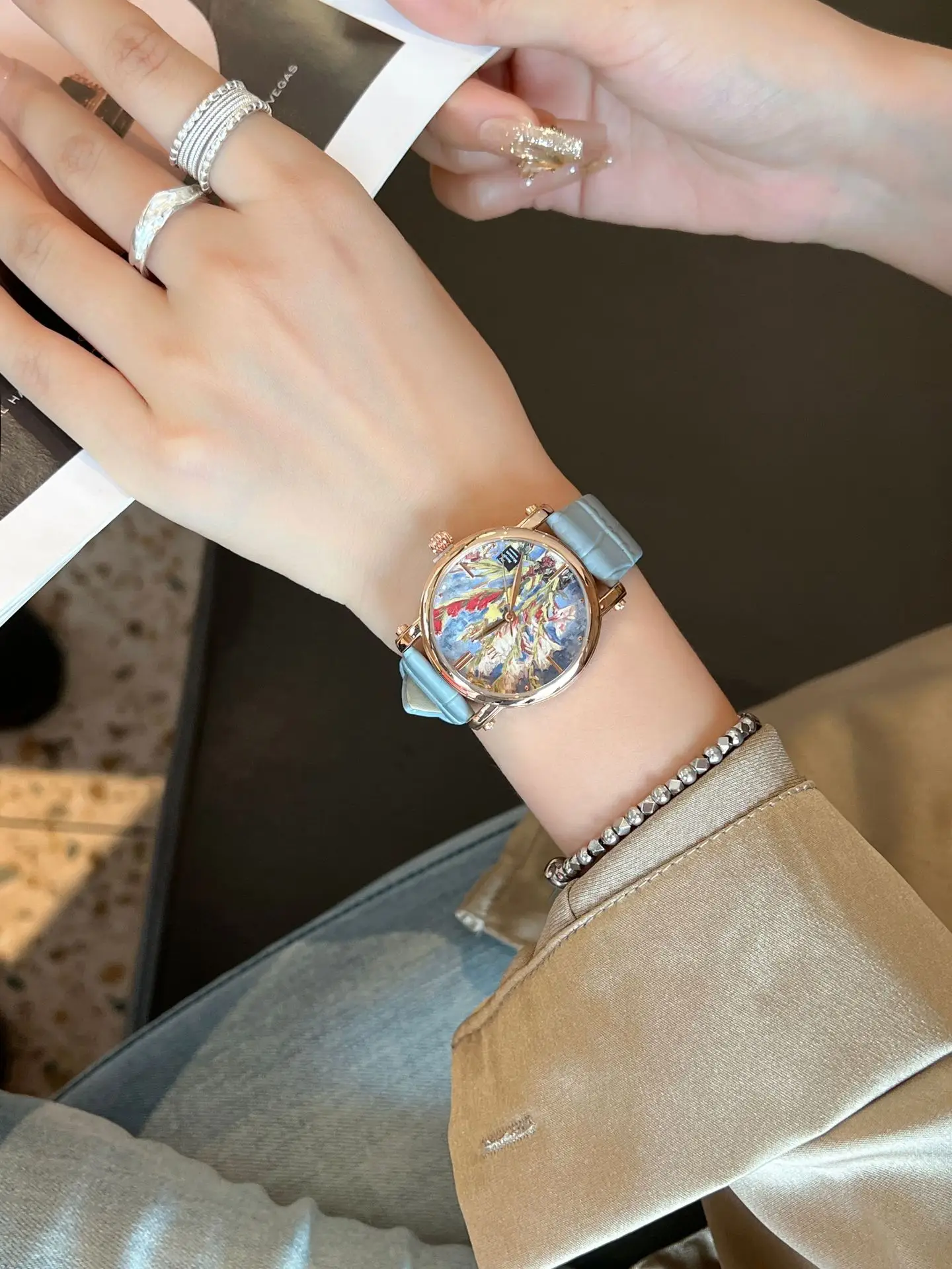 Women's Artistic Waterproof Quartz Watch with Cowhide Strap — feature 1