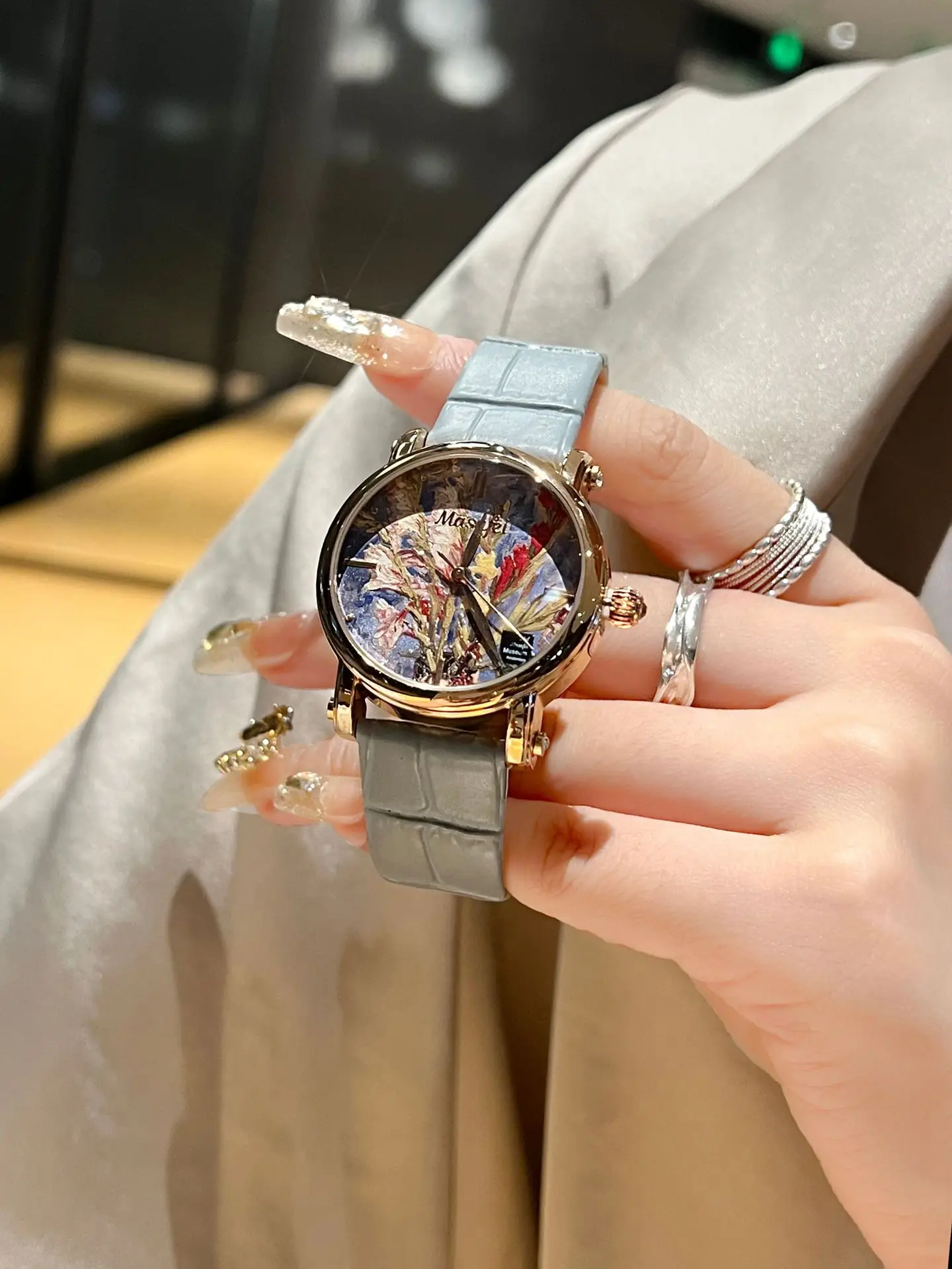 Women's Artistic Waterproof Quartz Watch with Cowhide Strap — feature 5