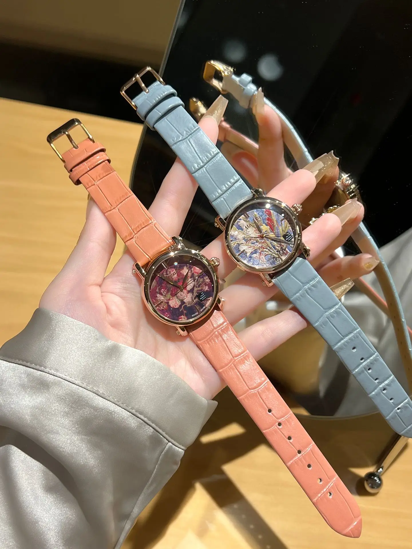 Women's Artistic Waterproof Quartz Watch with Cowhide Strap — feature 6
