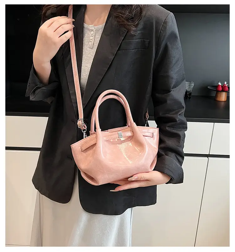 High-End Fashion Bucket Bag 2026 Spring and Summer New Casual Versatile Shoulder Bag for Work and Commuting Crossbody Bag — feature 1