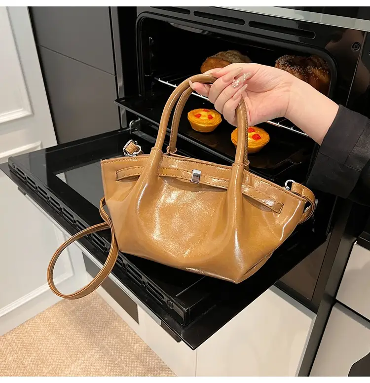 High-End Fashion Bucket Bag 2026 Spring and Summer New Casual Versatile Shoulder Bag for Work and Commuting Crossbody Bag — feature 12