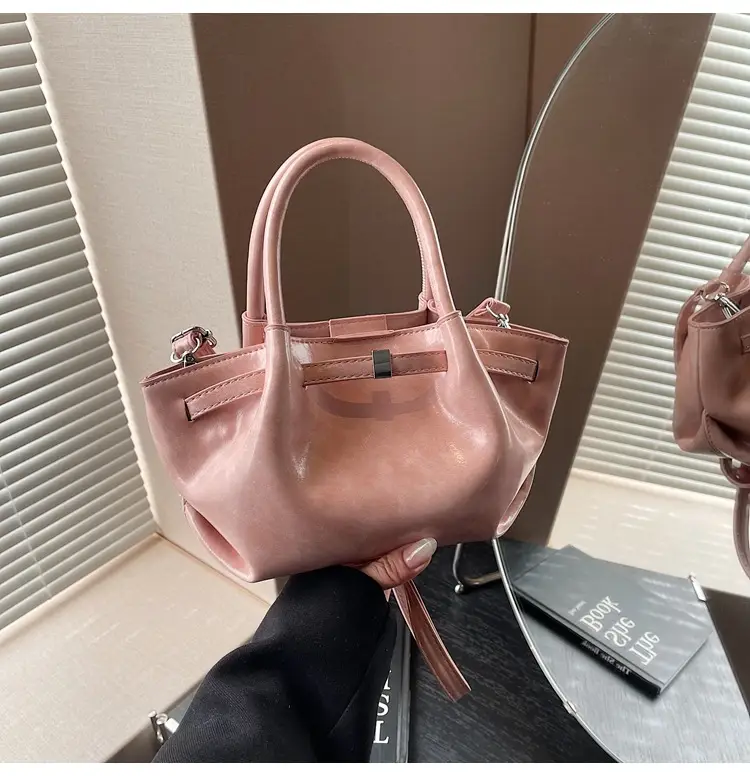 High-End Fashion Bucket Bag 2026 Spring and Summer New Casual Versatile Shoulder Bag for Work and Commuting Crossbody Bag — feature 17