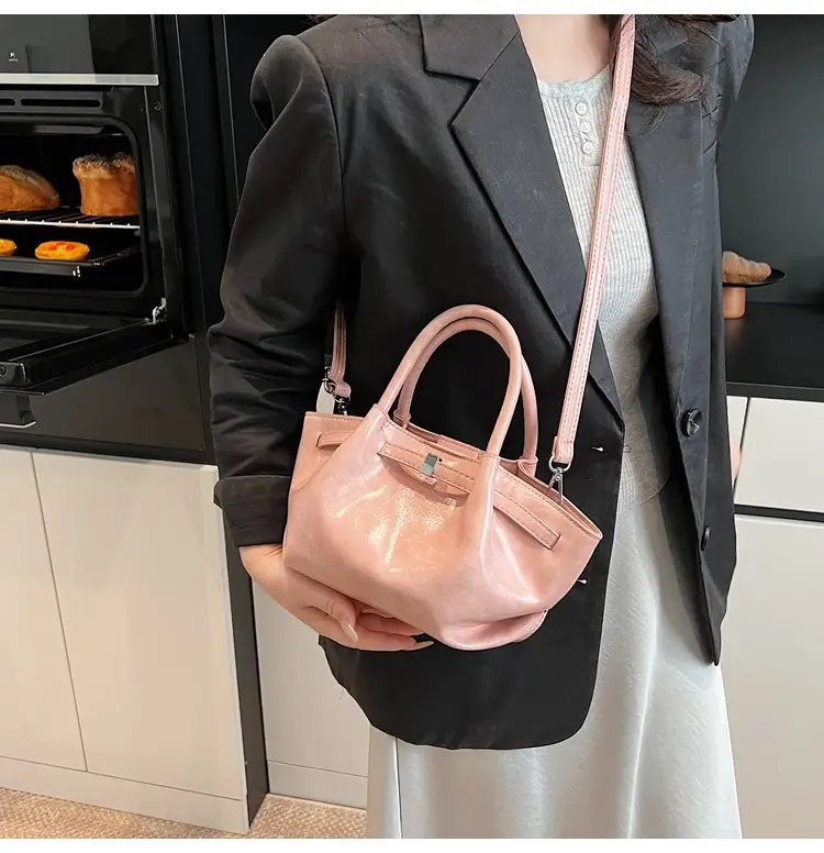 High-End Fashion Bucket Bag 2026 Spring and Summer New Casual Versatile Shoulder Bag for Work and Commuting Crossbody Bag — feature 19
