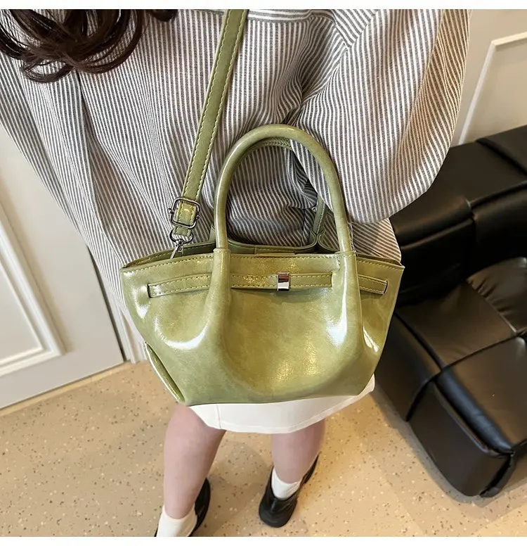 High-End Fashion Bucket Bag 2026 Spring and Summer New Casual Versatile Shoulder Bag for Work and Commuting Crossbody Bag — feature 21