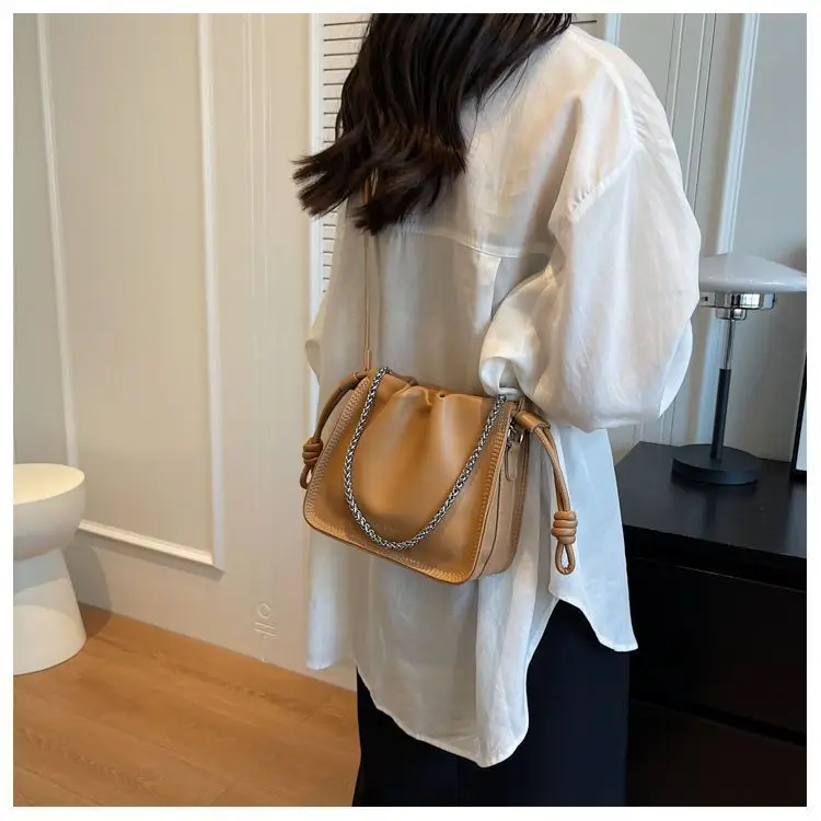 Black Pleated Shoulder Bag for Women New 2026 — feature 13