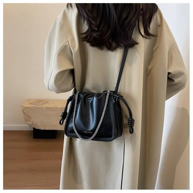 Black Pleated Shoulder Bag for Women New 2026 — feature 25