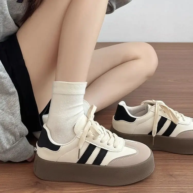 Desun Women's Shoes 2025 Spring and Autumn New Thick Sole Retro White Shoes Casual Forrest Gump Shoes All-match Sports Sneakers — feature 2