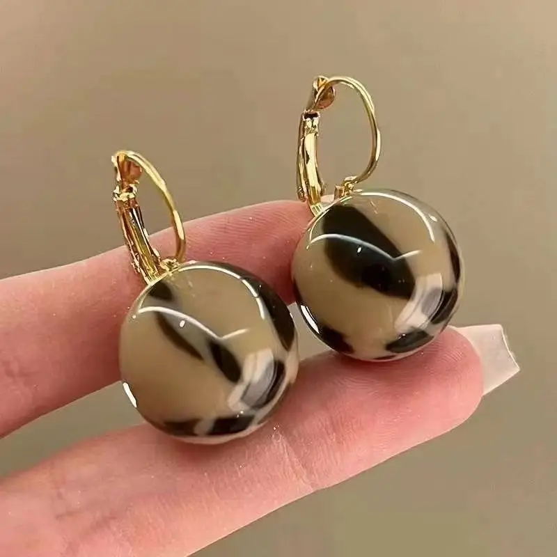 Retro Leopard Beaded Earrings Gold Plated - Image 4