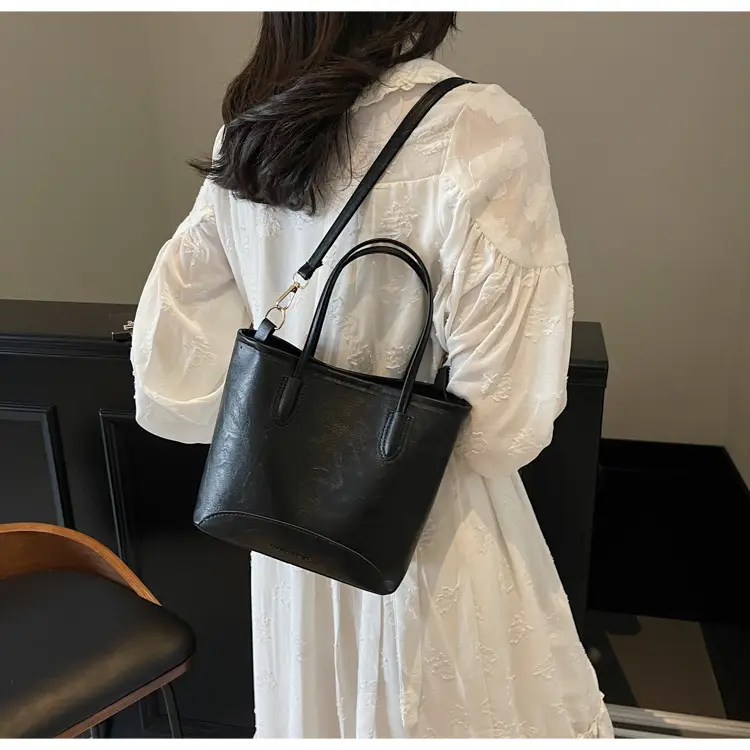 2025 Spring Shoulder Bag Women Large Capacity Beige Black — feature 24