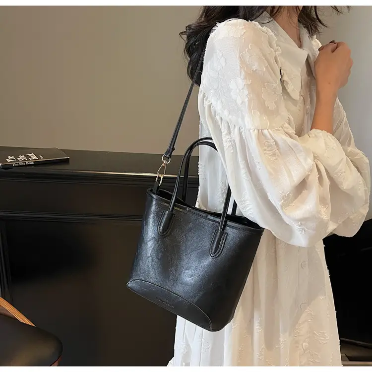 2025 Spring Shoulder Bag Women Large Capacity Beige Black — feature 25